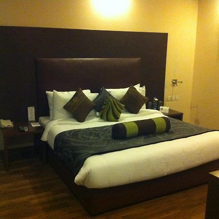 Vibe By The Lalit Traveller Faridabad Exterior foto