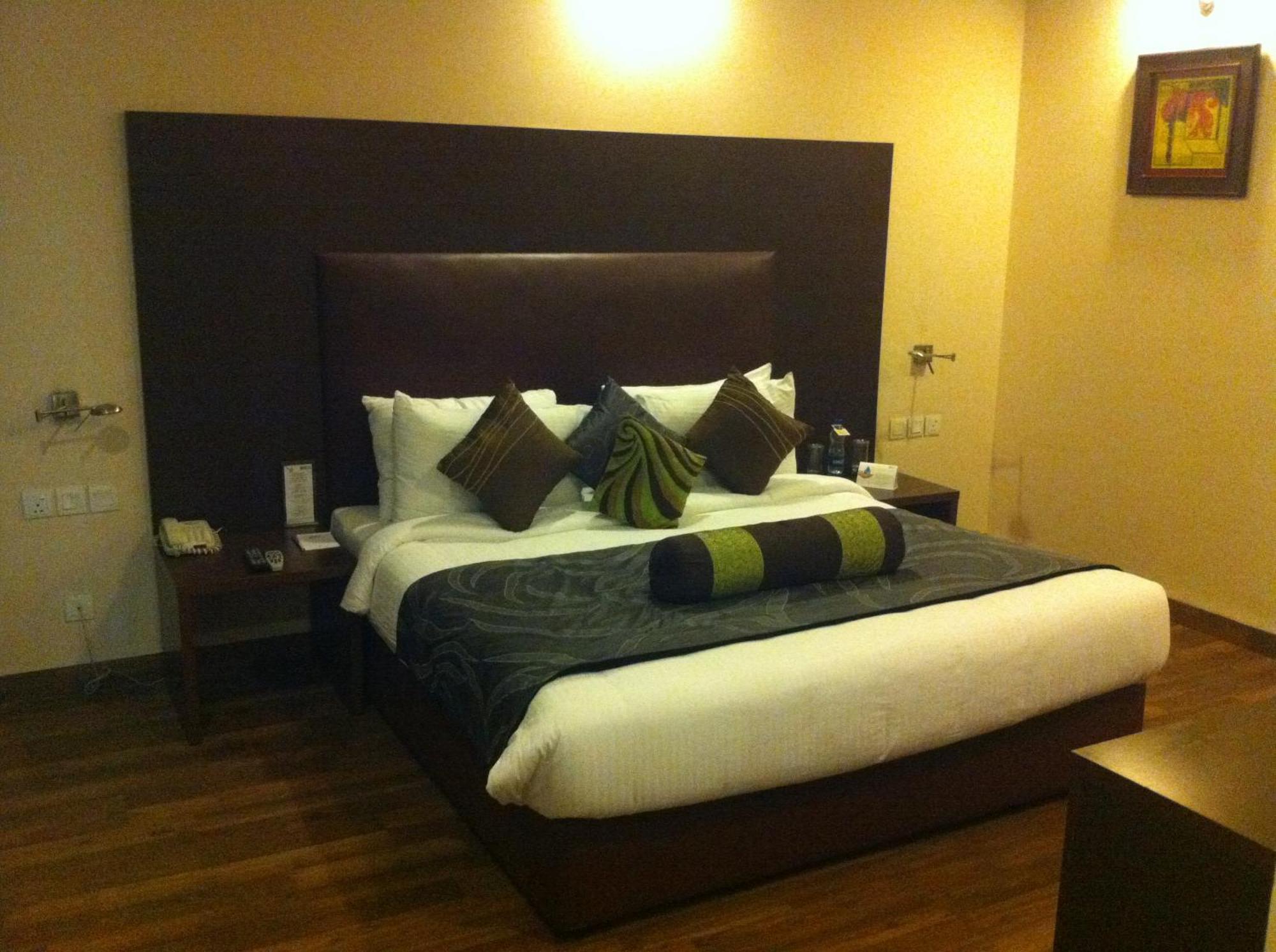 Vibe By The Lalit Traveller Faridabad Exterior foto