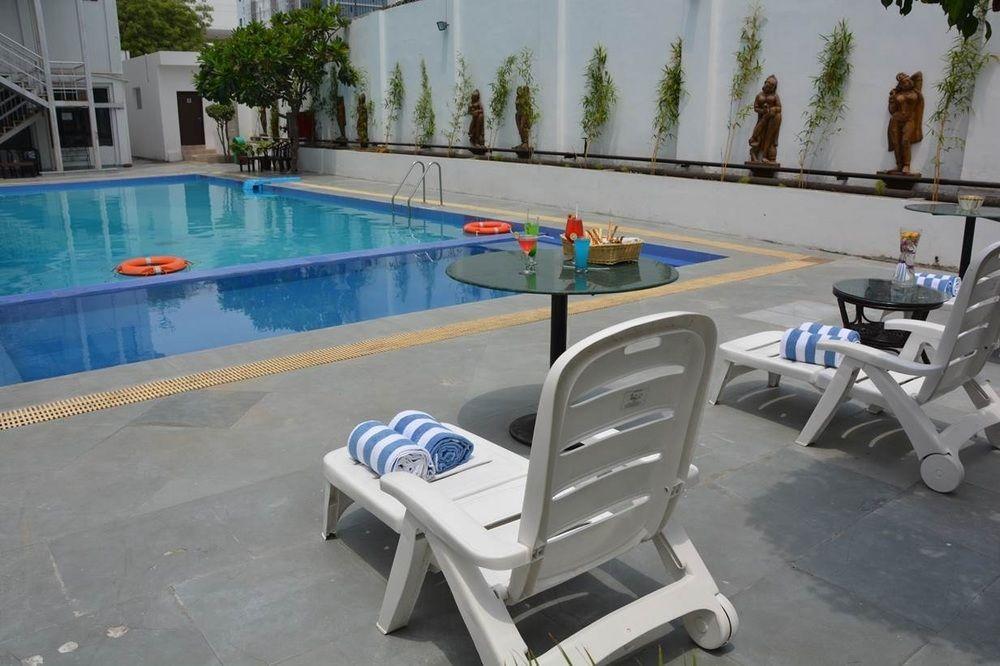 Vibe By The Lalit Traveller Faridabad Exterior foto