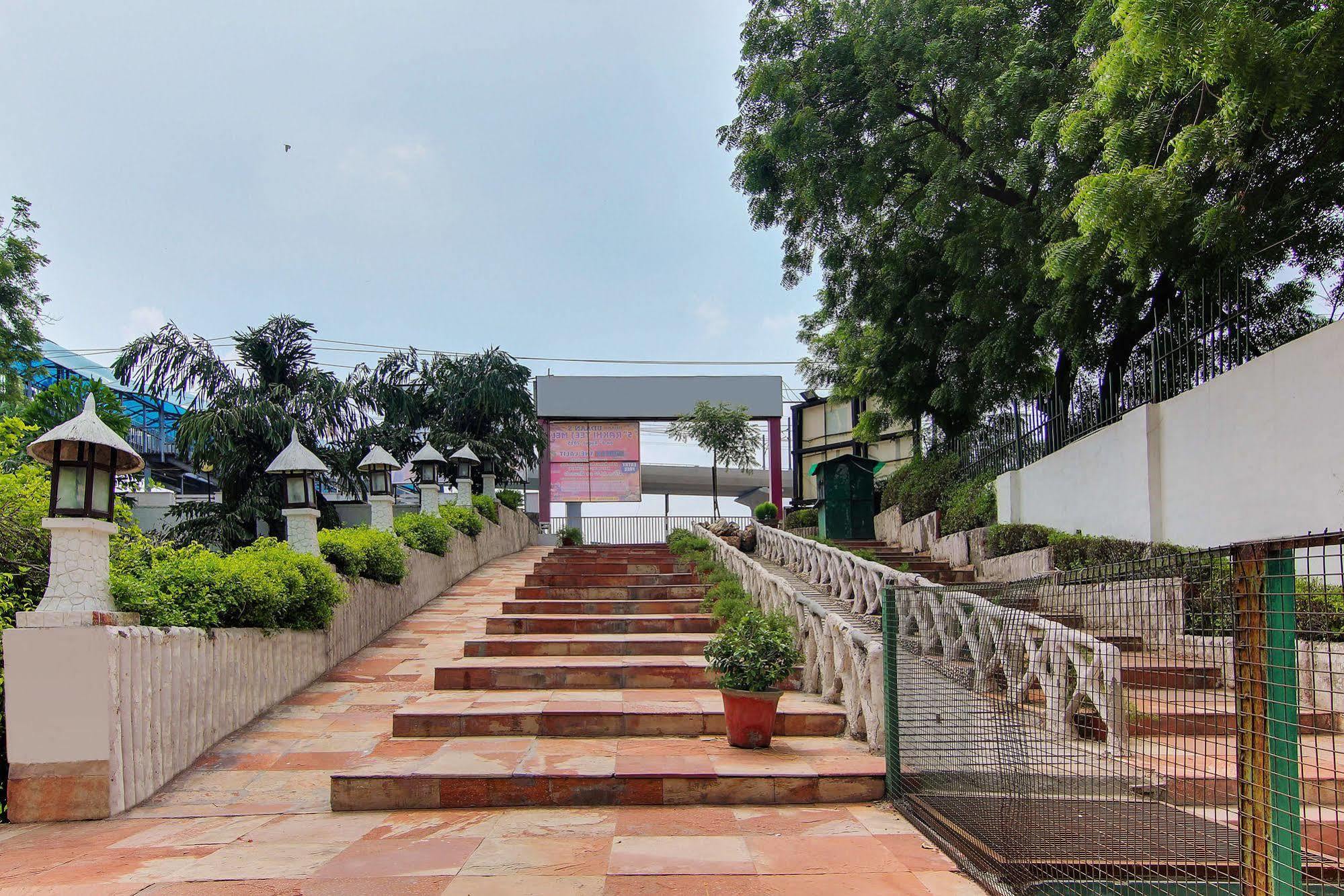 Vibe By The Lalit Traveller Faridabad Exterior foto
