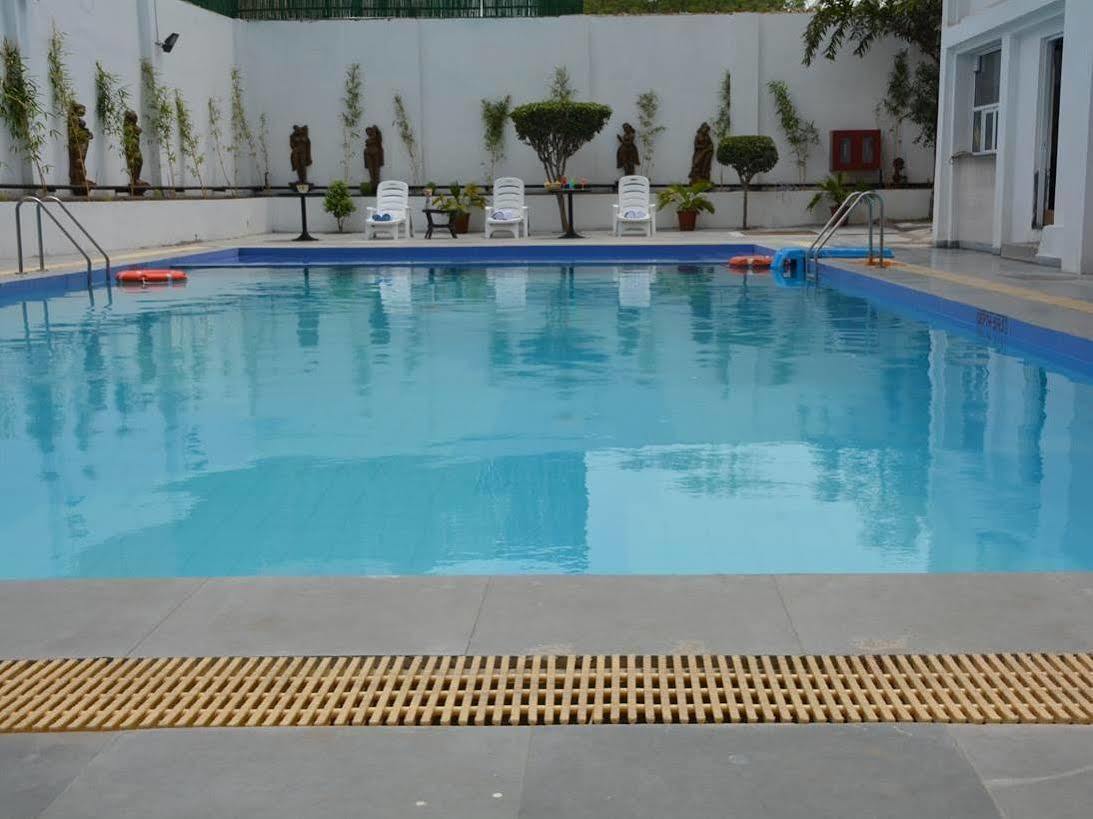 Vibe By The Lalit Traveller Faridabad Exterior foto