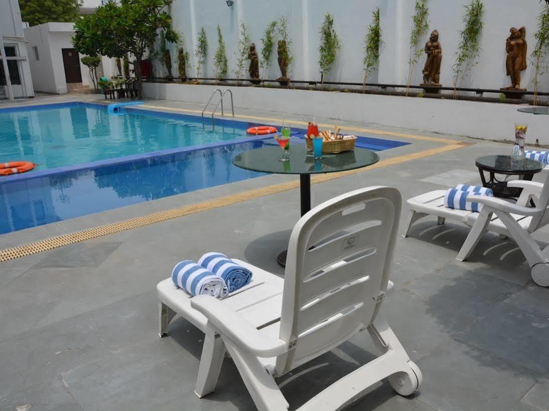 Vibe By The Lalit Traveller Faridabad Exterior foto