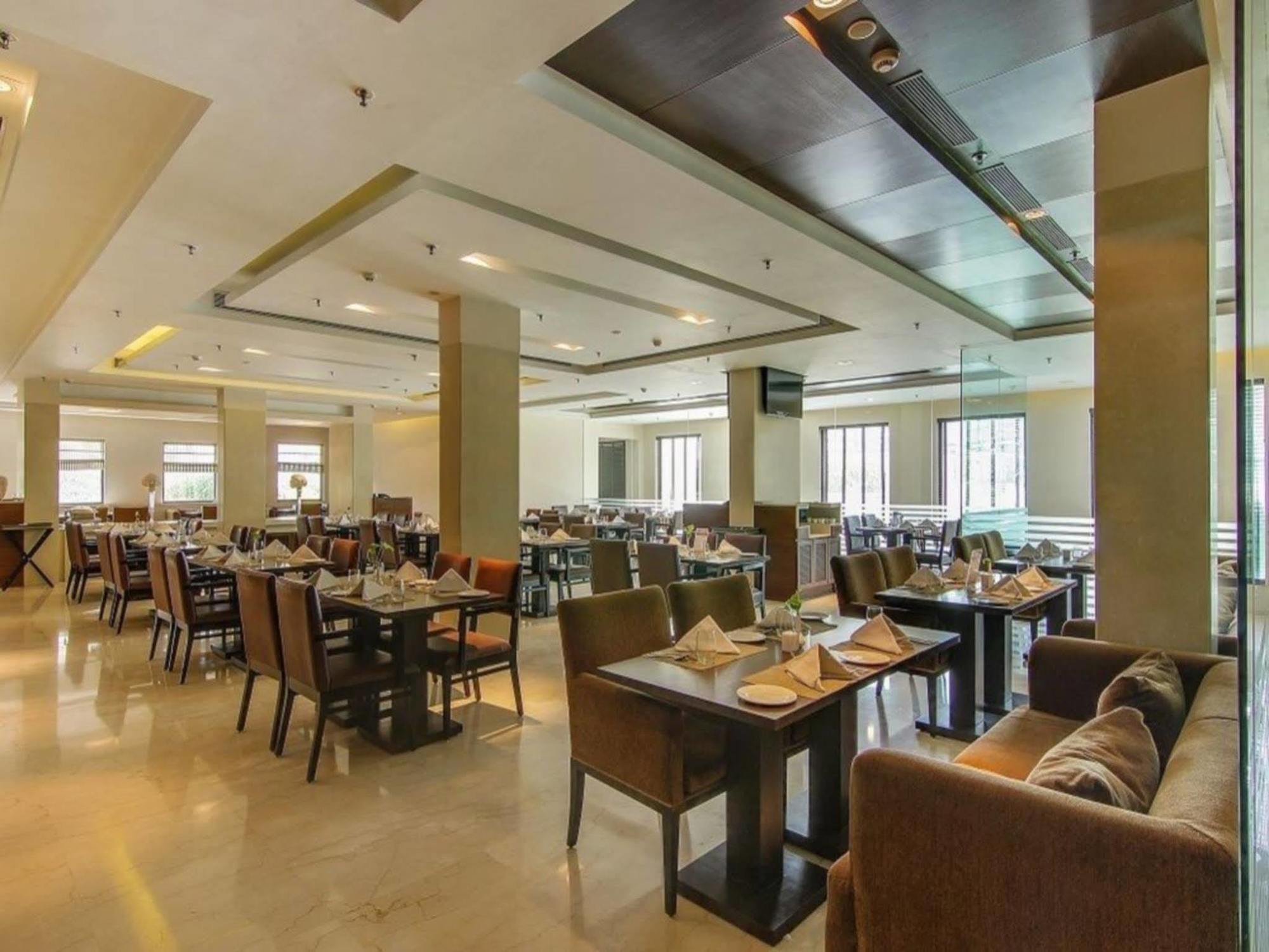 Vibe By The Lalit Traveller Faridabad Exterior foto